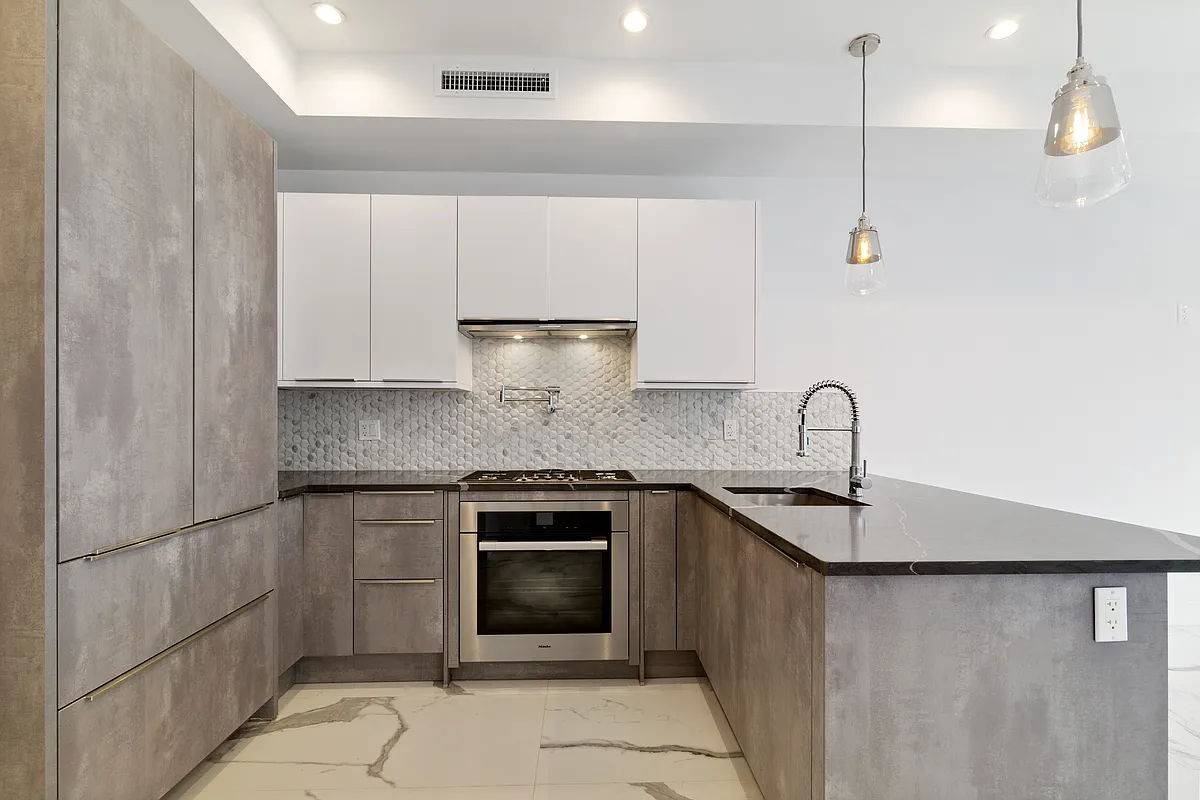 Private elevator in floor through full apartment along with private Balcony, laundry in unit, top luxury finishes and appliances !