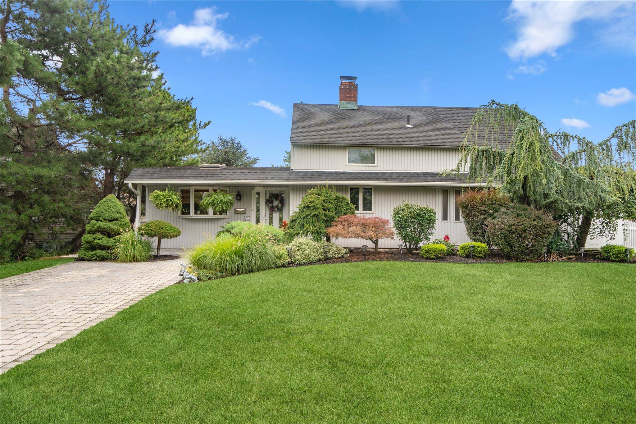 Looking for the perfect place to call home in North Wantagh ?