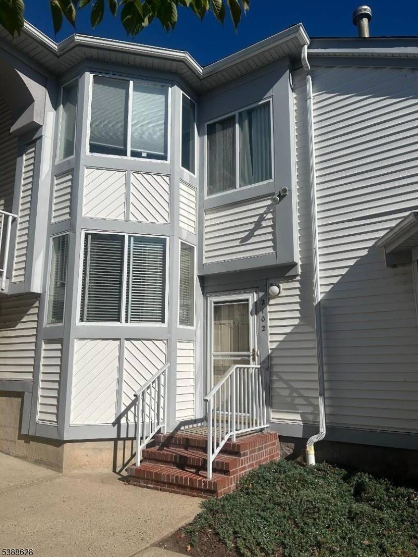 First Floor Condo in Piscataway The Commons Community This bright and Spacious 2 BR 2 Bath home offers peace privacy.