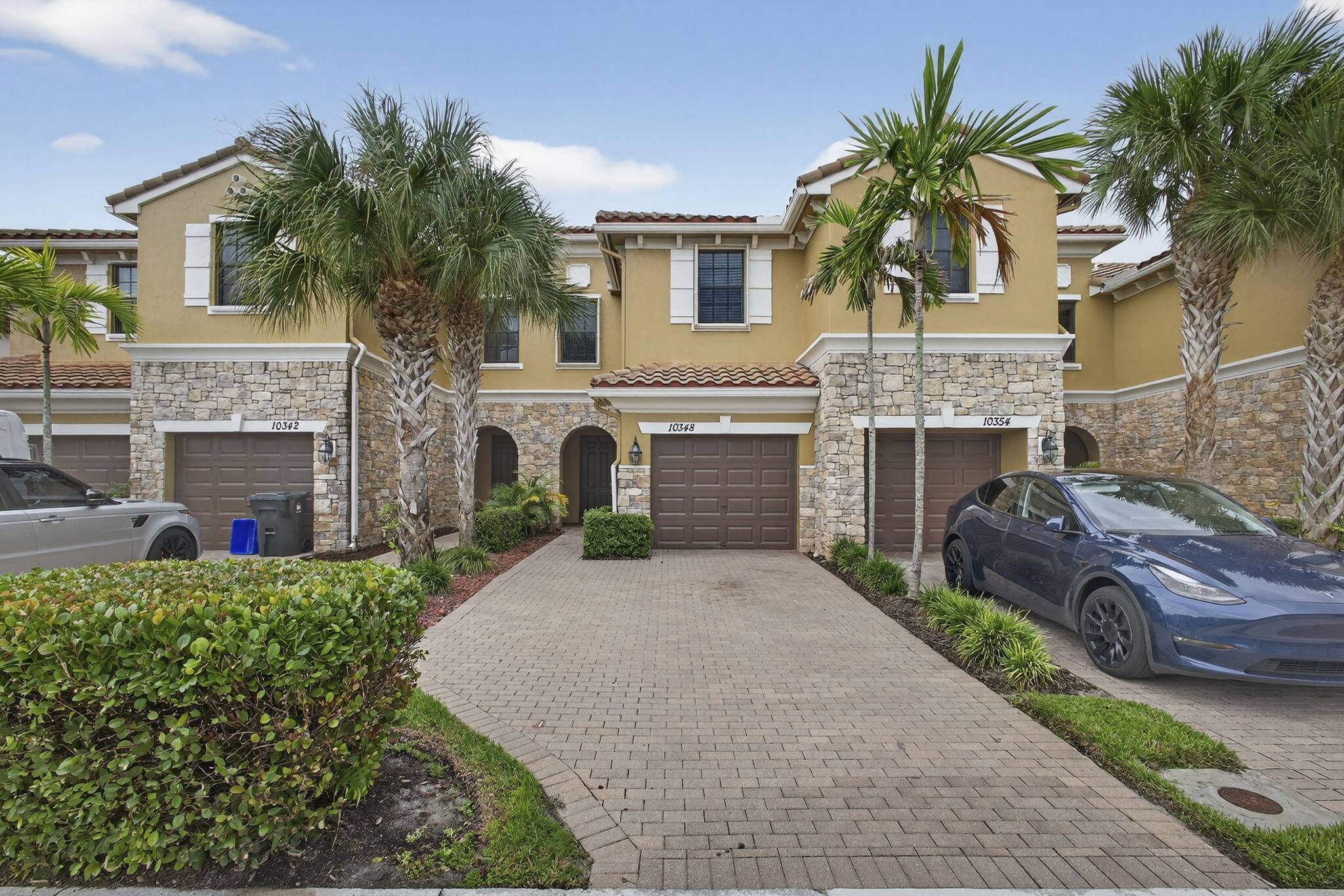 Experience Wellington luxury in this 3BR 2.