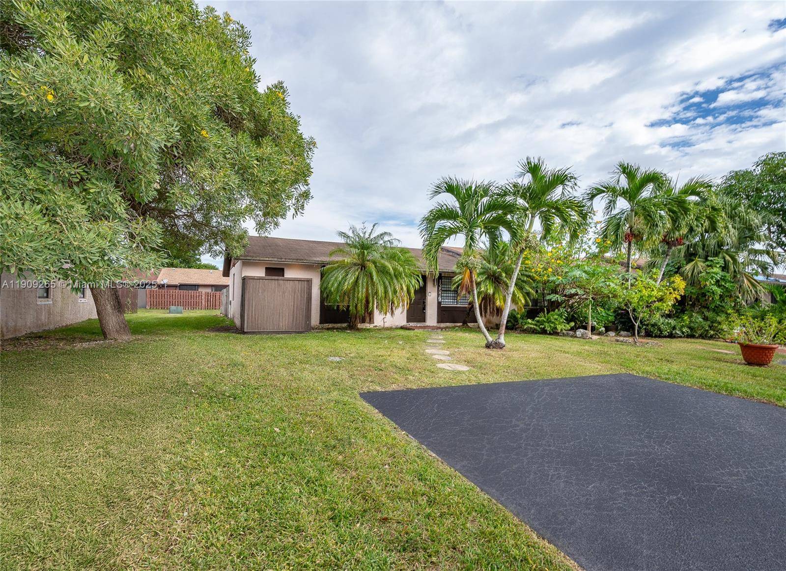 Welcome to this wonderful 2 bedroom, 1 bath corner townhome in the desirable community of San Sebastian.