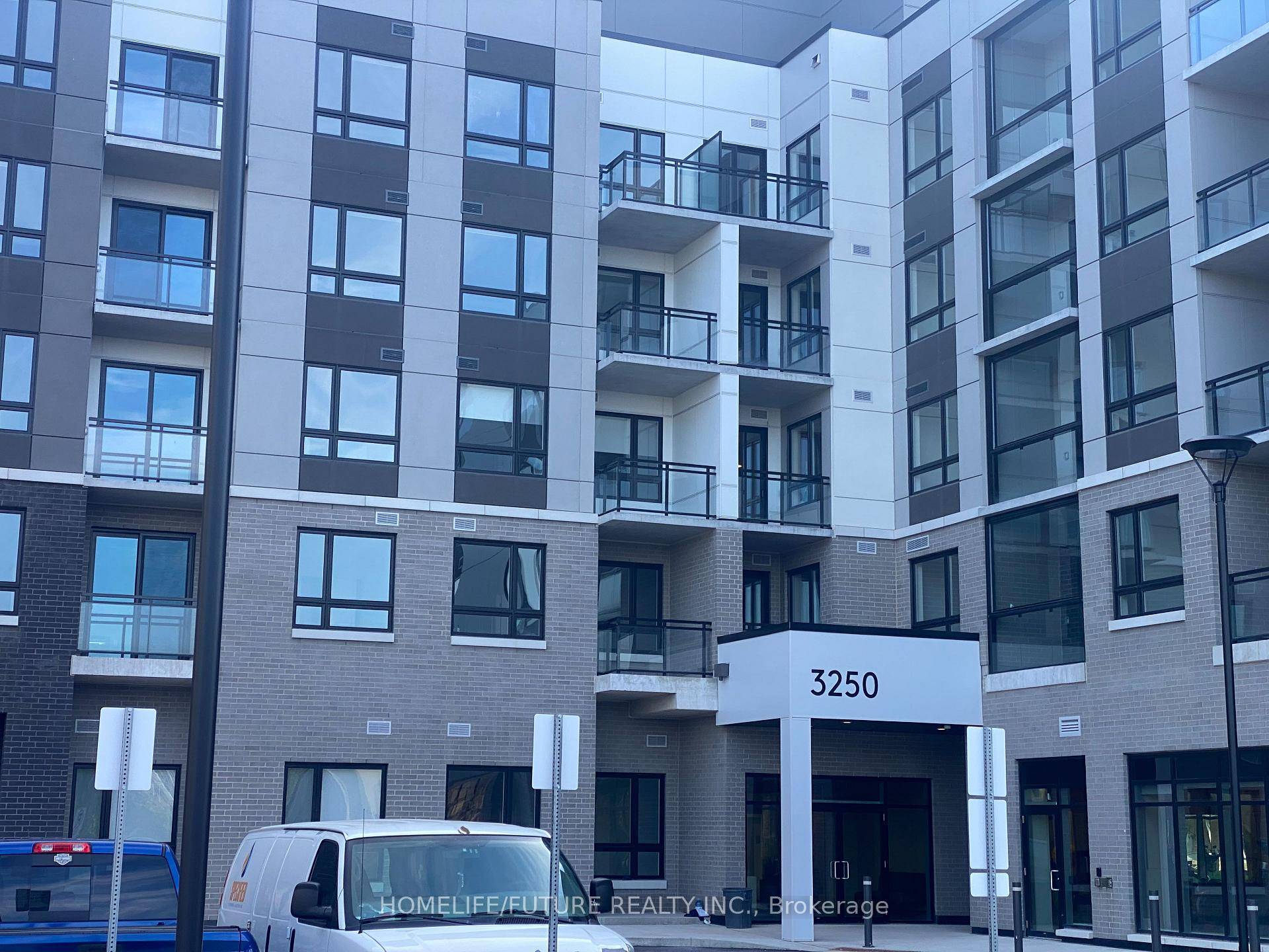 Brand New 1 Plus Den. Carding House By Mattamy Homes, Main Floor Give A High Ceiling And Lots Of Sun Light, Easy Access To Outdoor.