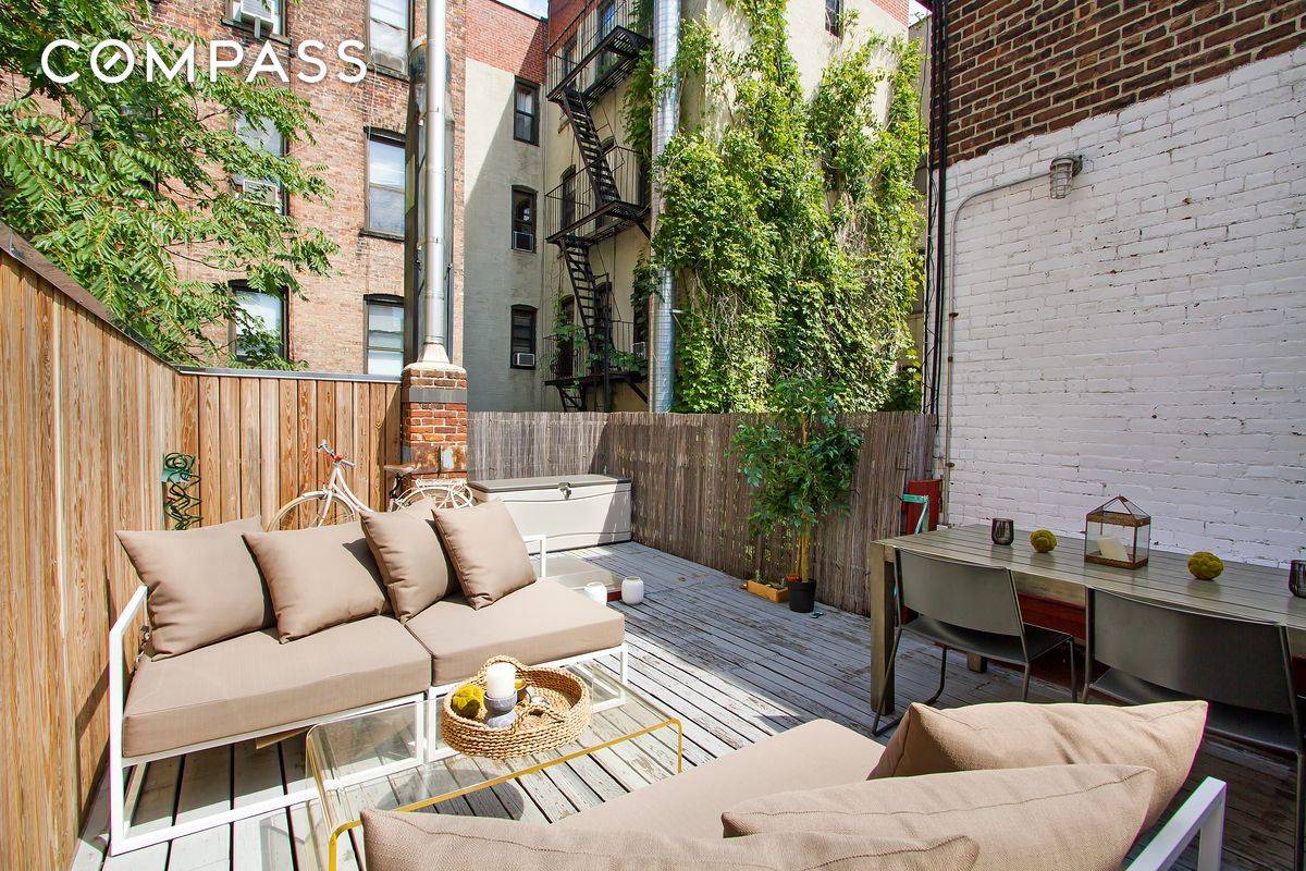 FIRST SHOWINGS BY APPT SUNDAY JUNE 1 FROM 1 to 2 30 PM Quintessential West Village townhouse 1 bedroom with private deck !