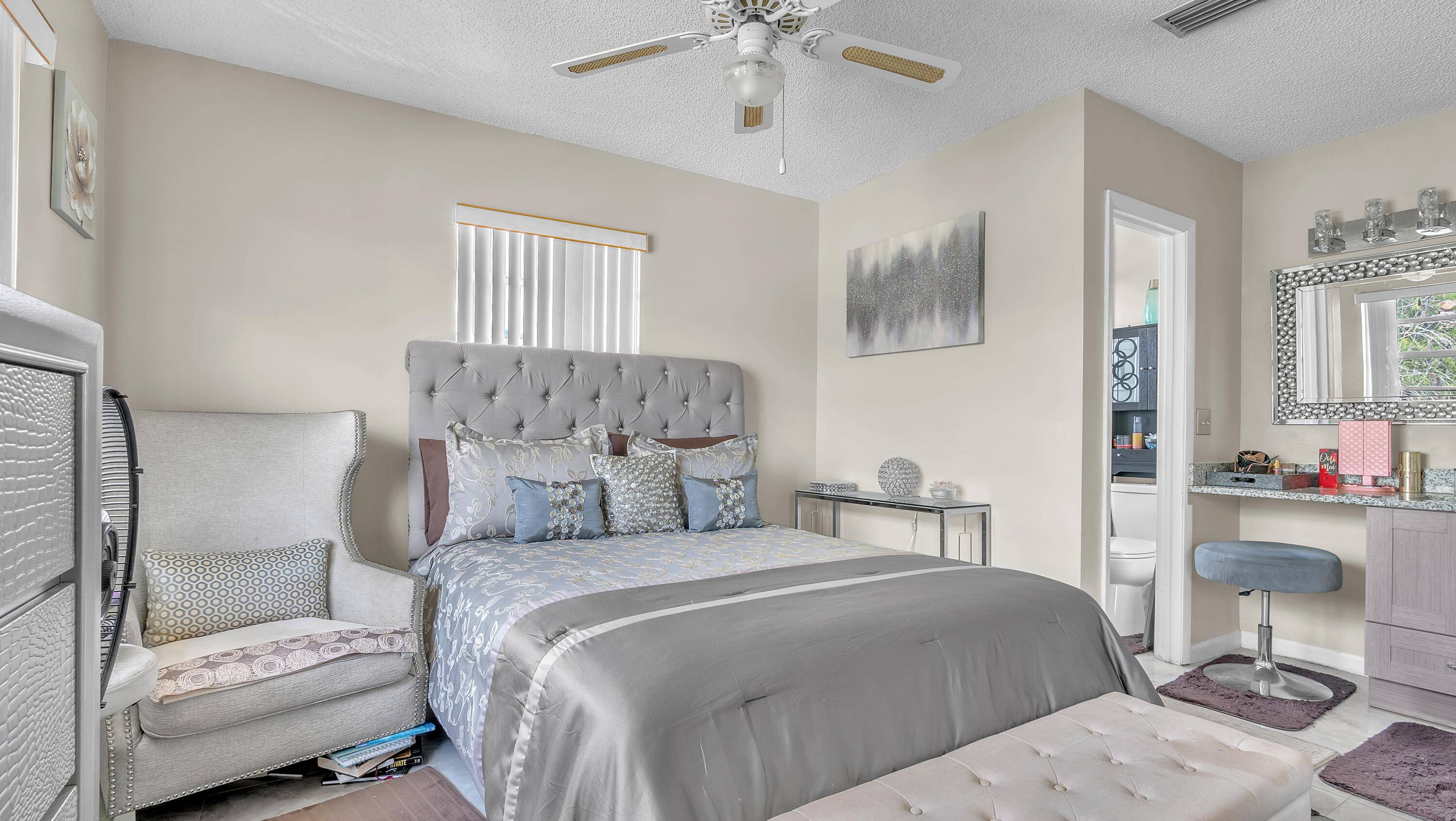Charming community in the downtown of Coral Springs.