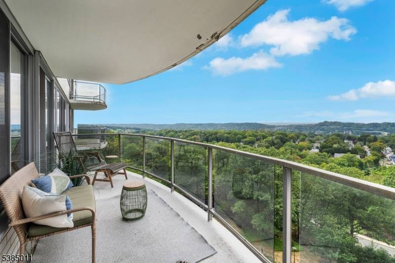 Rare Opportunity at The Claridge House Stunning 1 Bedroom with a viewWelcome to this exceptional residence at The Claridge House, offering approximately 1200sq.