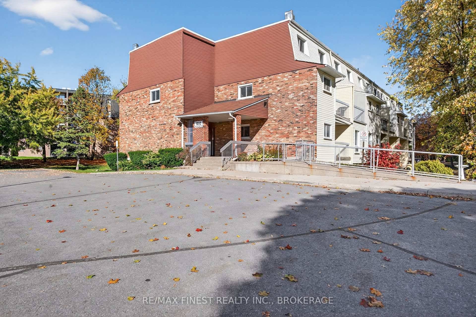 Welcome to 1010 Pembridge Crescent, located in Kingston's sought after West End.