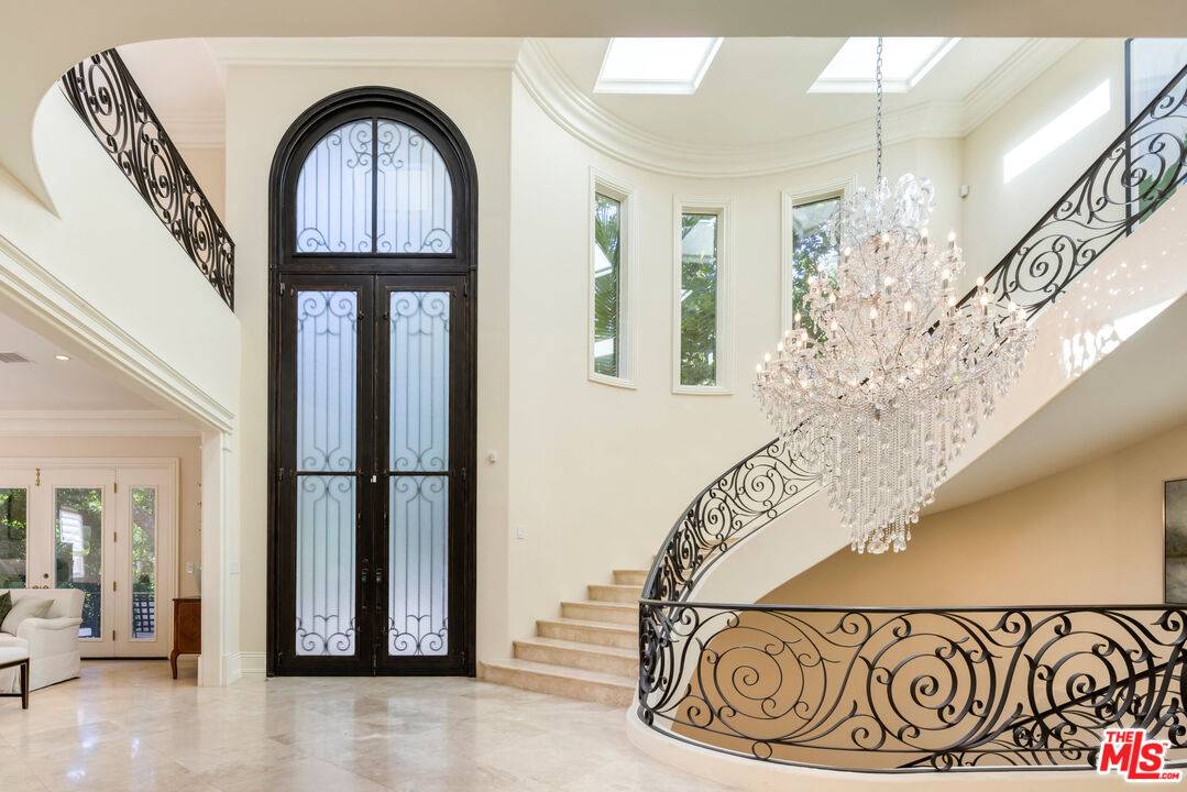 1350 Benedict Canyon Dr 6BR Beverly Hills Post Office | B.H.P.O. La