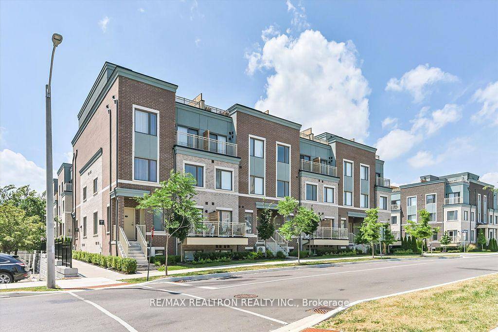 Discover the best of both worlds at Lake and Towns, an elegant urban townhome perfectly situated in South Etobicoke's vibrant community, offering the ideal blend of natural beauty and urban ...