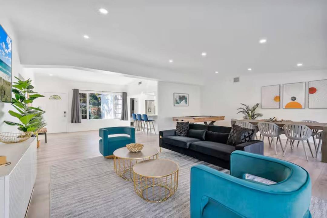 Gorgeous 4 bedrooms 3 baths fully furnished, heated pool, oversized lot, excellent location steps to stores and supermarket.