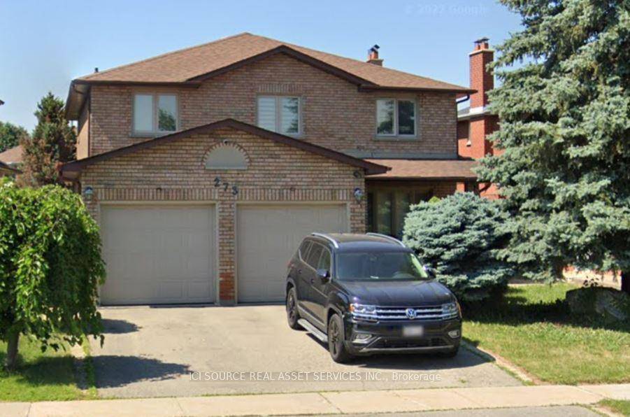 Located In Prime Neighbourhood Of Woodbridge, close to CMC subway station.