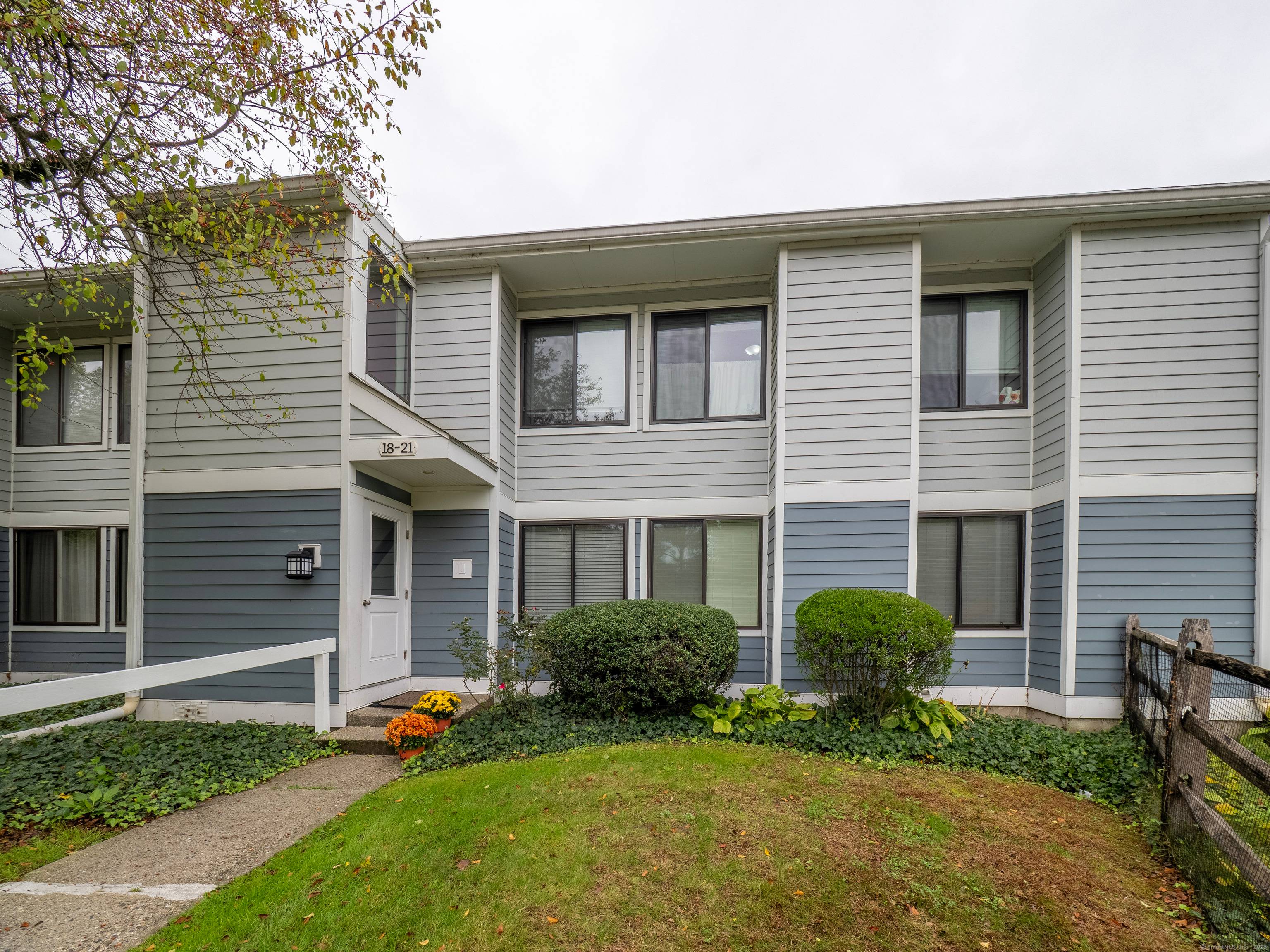 One of only a few 3BR 2BR den Casagmo units !