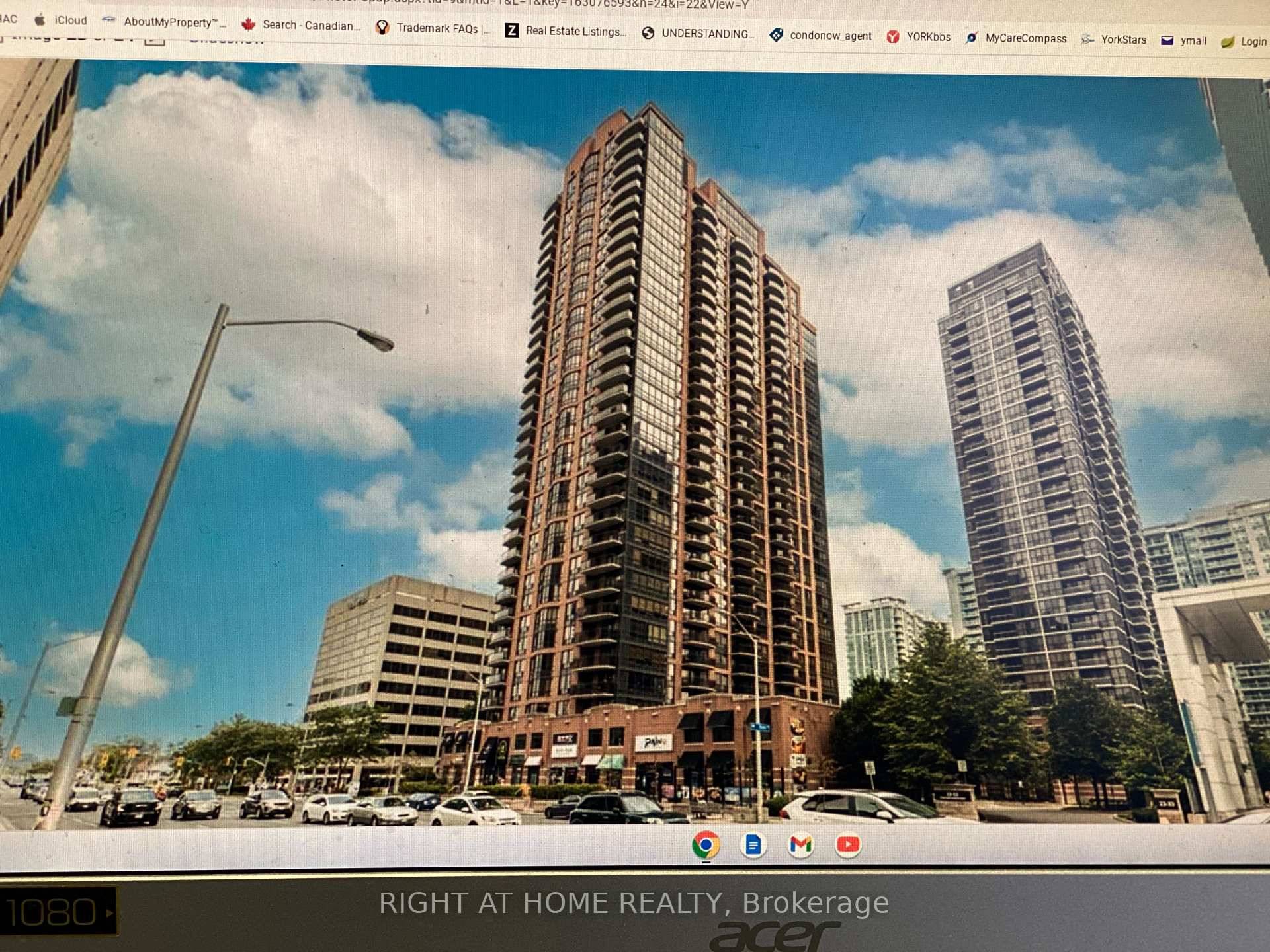 Luxurious Minto Gardens At Yonge Sheppard Excellent Location, 1 Bedroom 9 Ft Ceiling Spacious amp ; Functional Layout.