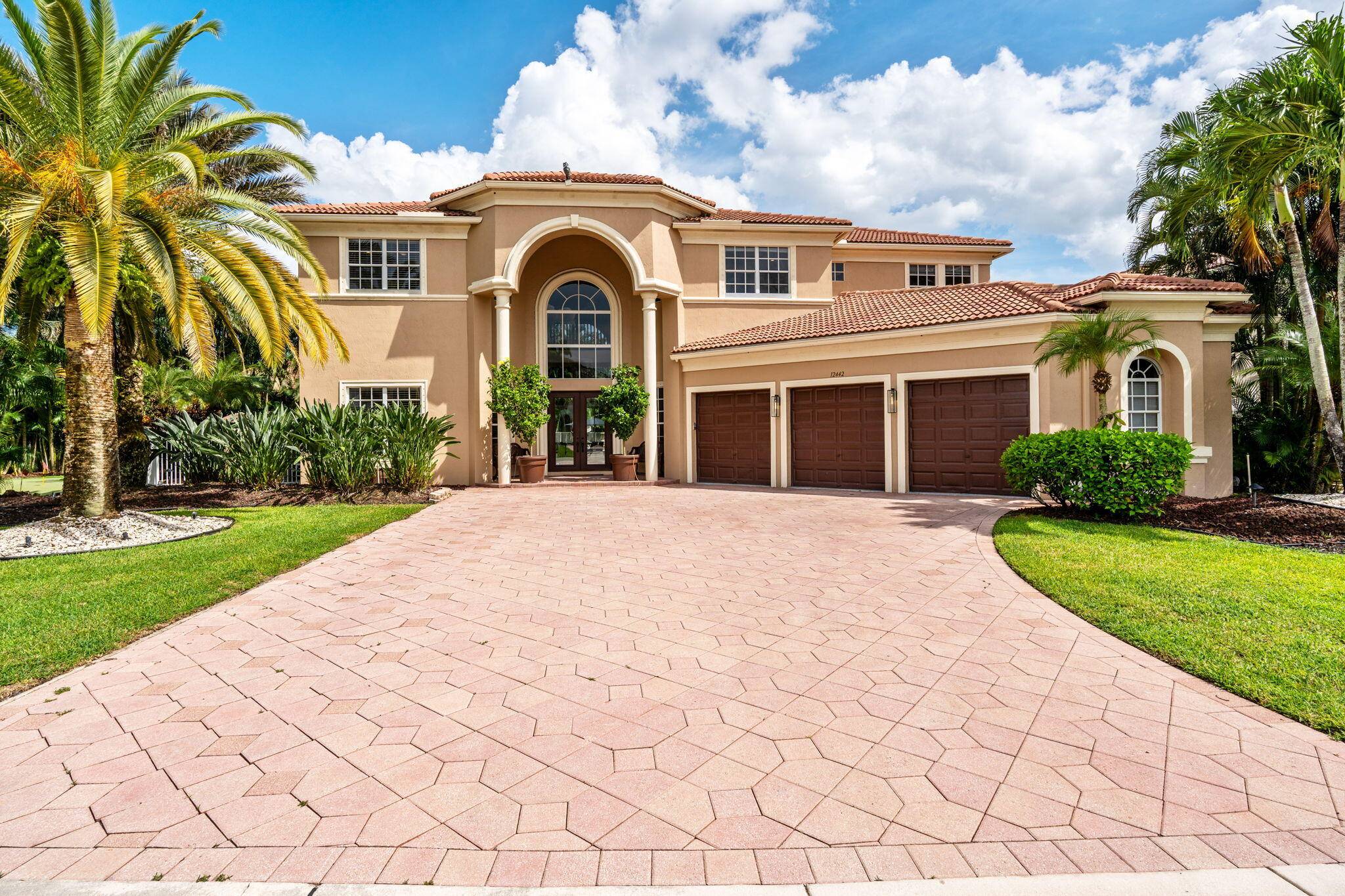 Welcome to this beautiful light filled 6 bedroom, 4.