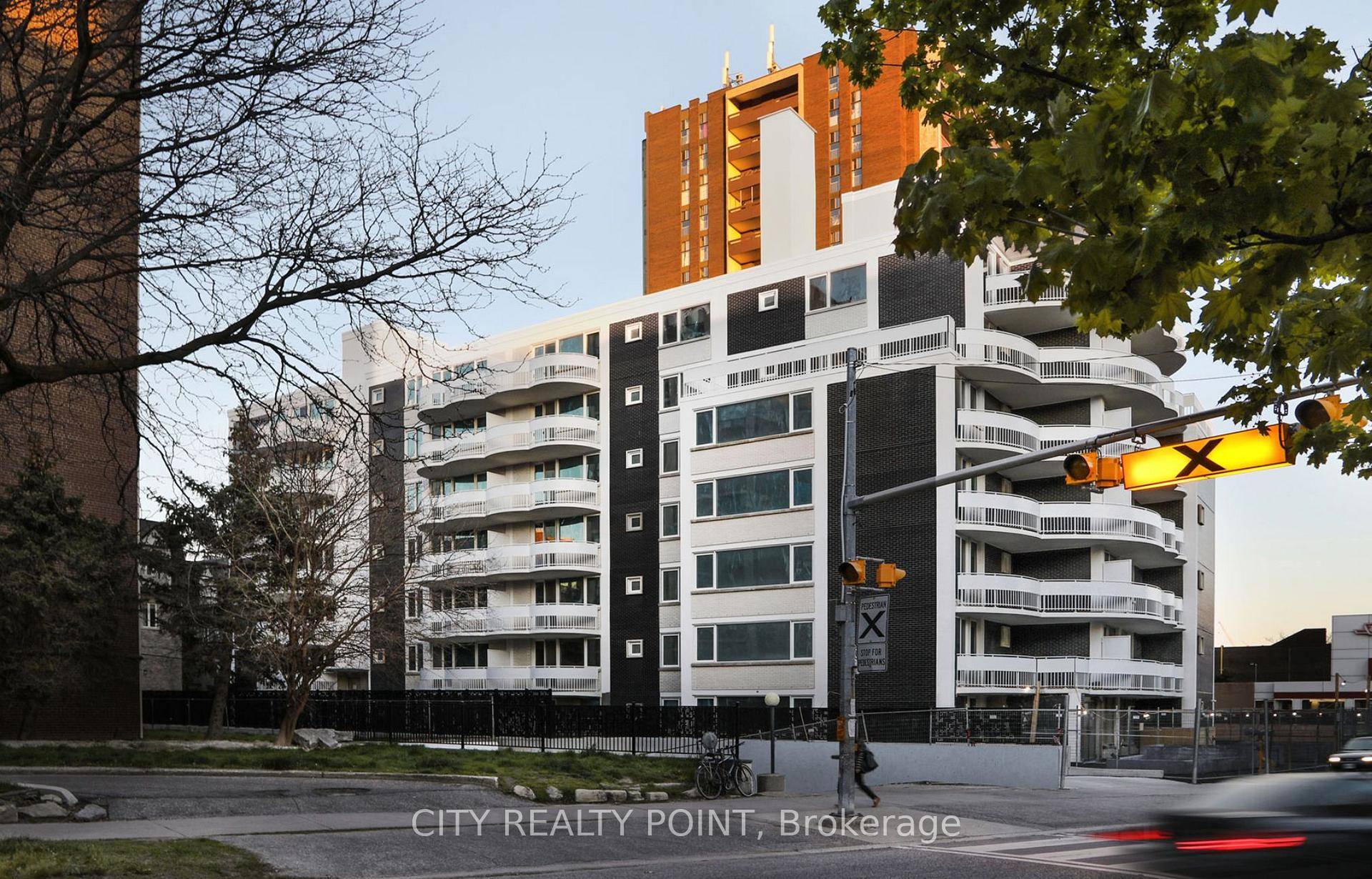 LARGE FURNISHED STUDIO ONE MONTH FREE RENT !