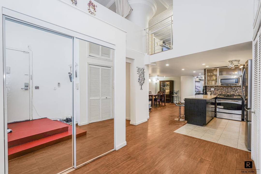 Enter apt. 1D and take in soaring 14 ceilings, a very large open space with vaulting windows !