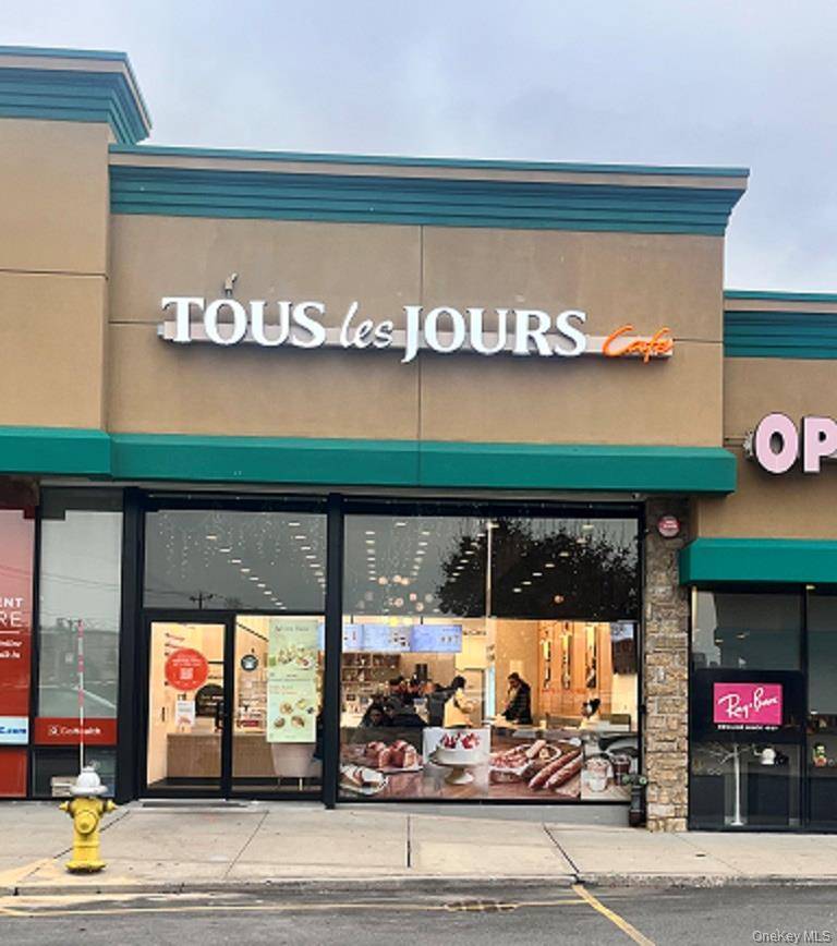 FRANCHISE BUSINESS FOR SALE TOUS les JOURS Smithtown, Long Island 1 Miller Place, Suite D Smithtown, NY 11787 Approx.
