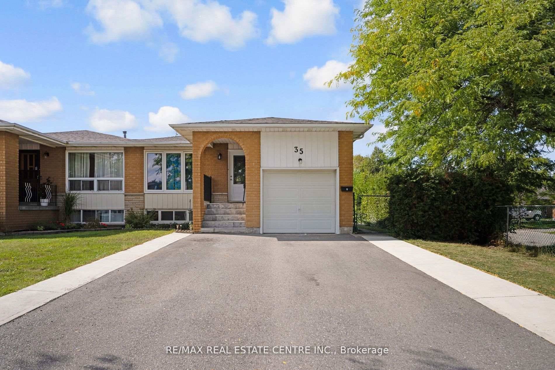 Beautifully Maintained 3 Bedroom amp ; 2 Bathroom Main Floor Bungalow in Brampton's Desirable M Section !