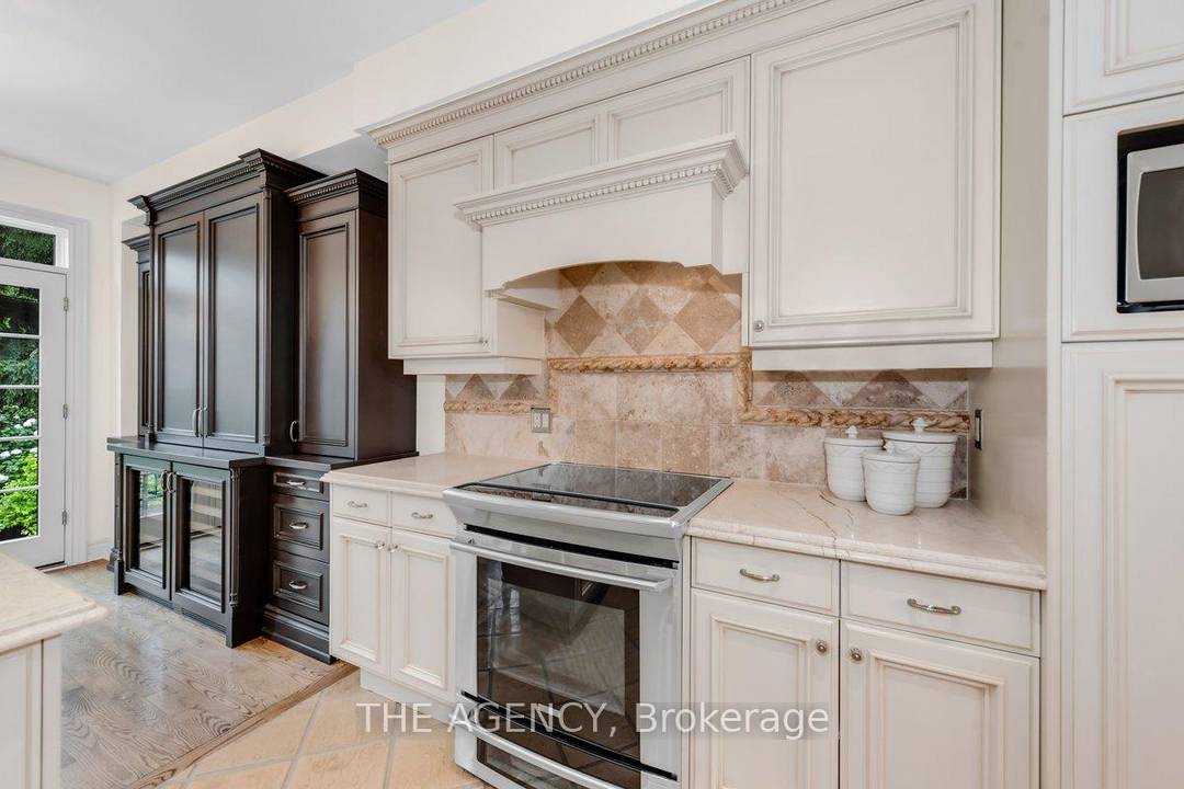 Nestled in Torontos prestigious Bridle Path neighbourhood Bayview and Broadway, this beautifully built, light filled home blends timeless elegance with modern functionality in a prime midtown location.