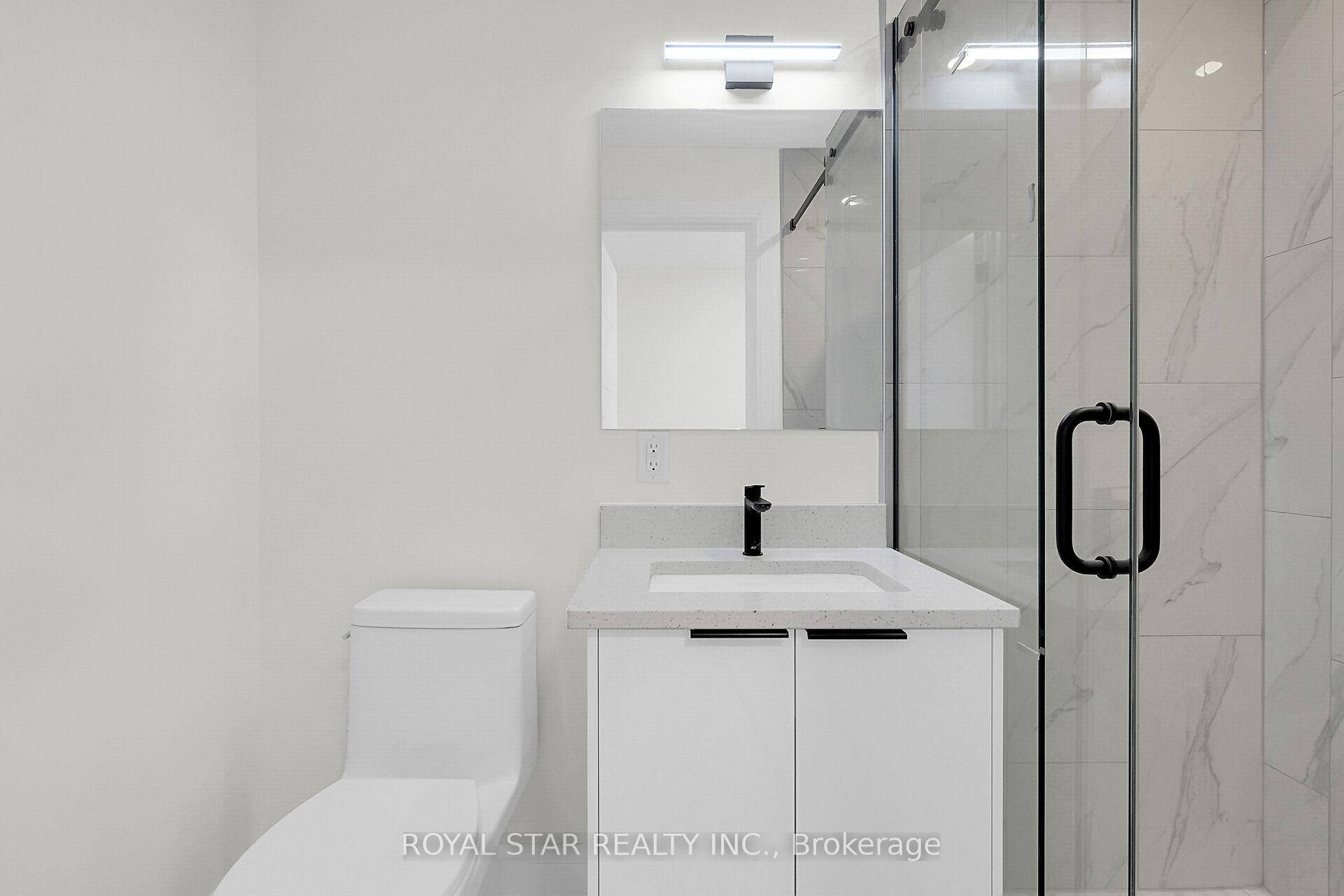 This exceptional legal apartment combines privacy, style, and modern comfort in an unbeatable location.