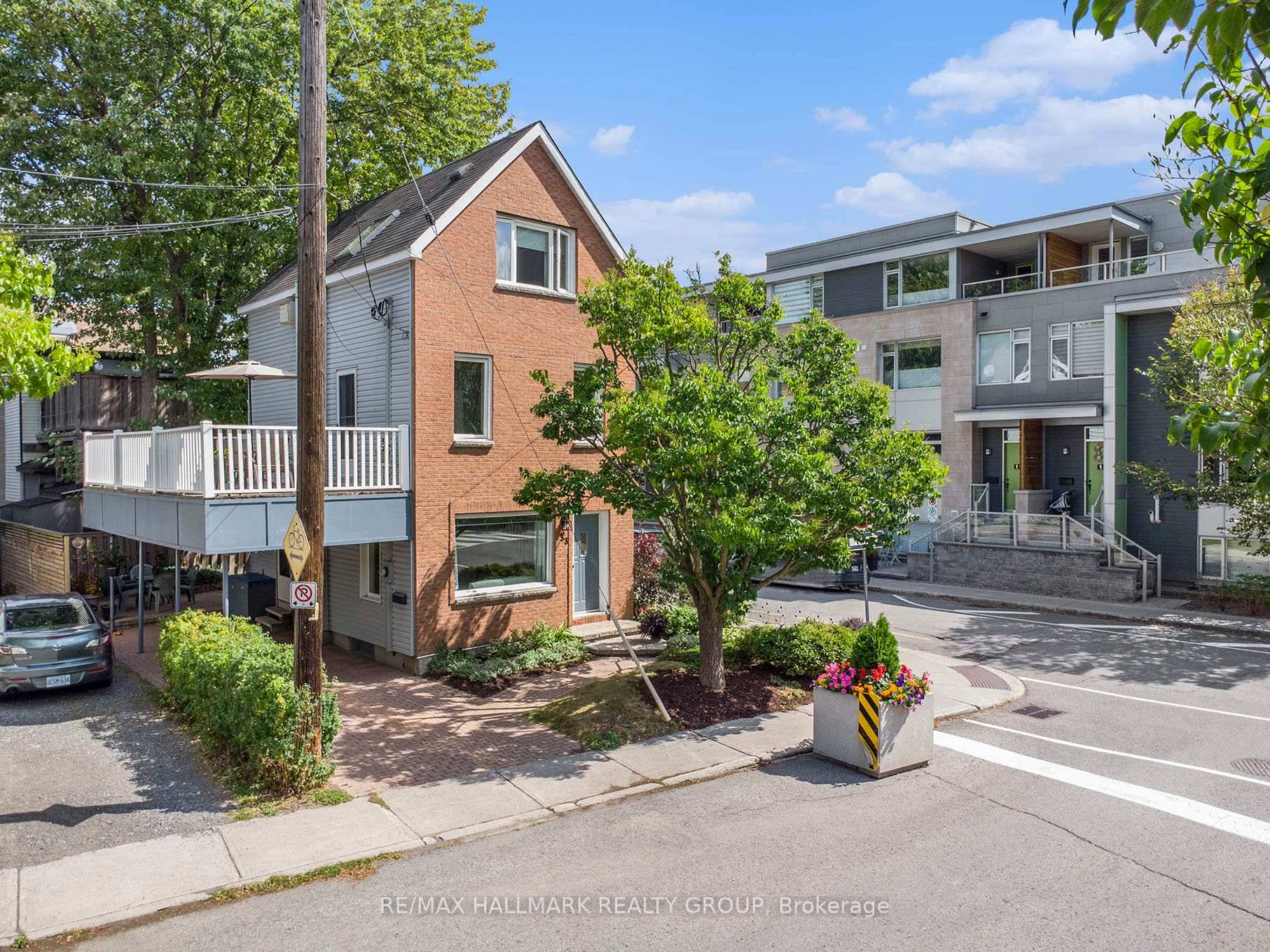 GLEBE STUNNER ! Looking for an amazing Glebe location close to everything ?