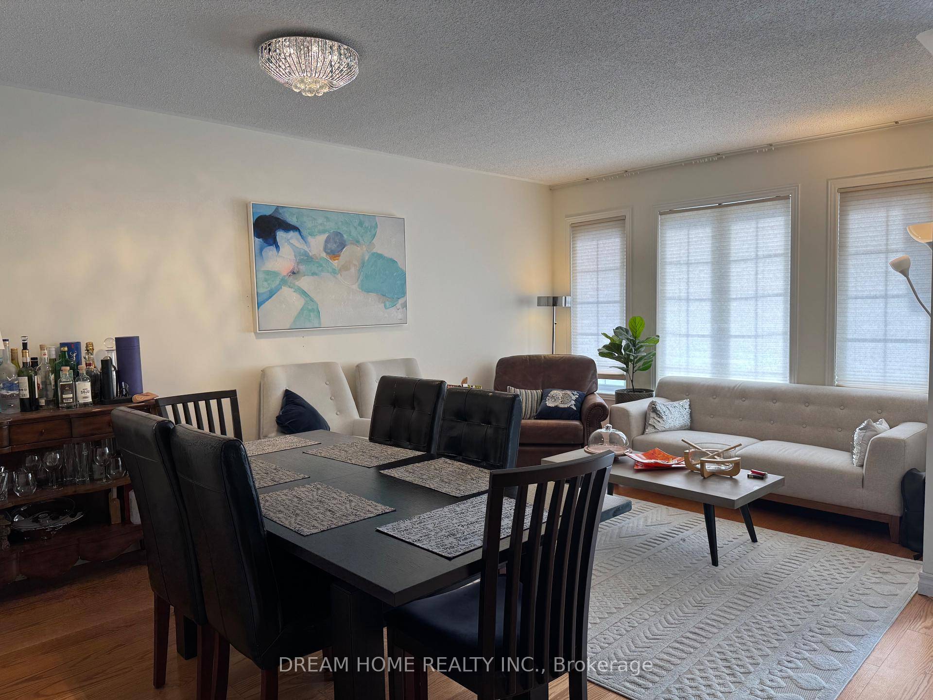 Fully Renovated and Furnished Townhouse In High Demand Area Near Richmond Hill Centre Across From Community Park !