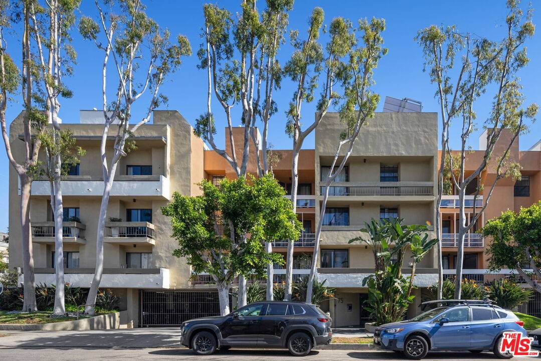 750  N Kings Rd 1BR Sunset Strip La