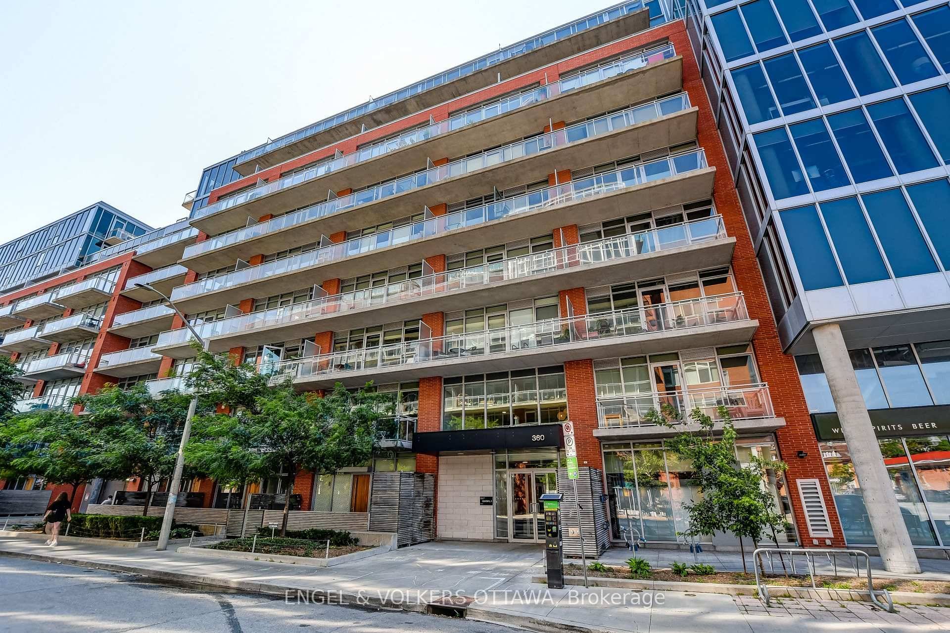 Urban living at its finest with this stunning 678 sq.