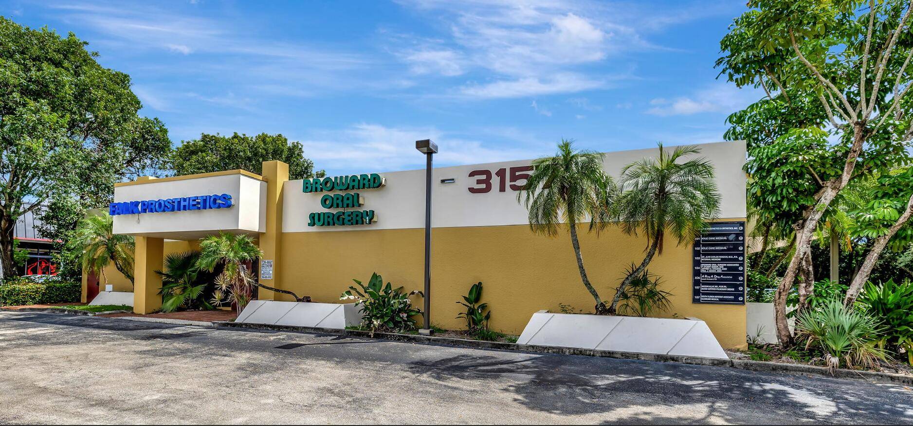 EXCELLENT OPPORTUNITY TO LEASE SPACE CURRENTLY CONFIGURED AS MEDICAL IN A FREESTANDING MEDICAL OFFICE BUILDING ON UNIVERSITY DR IN DAVIE, FL.