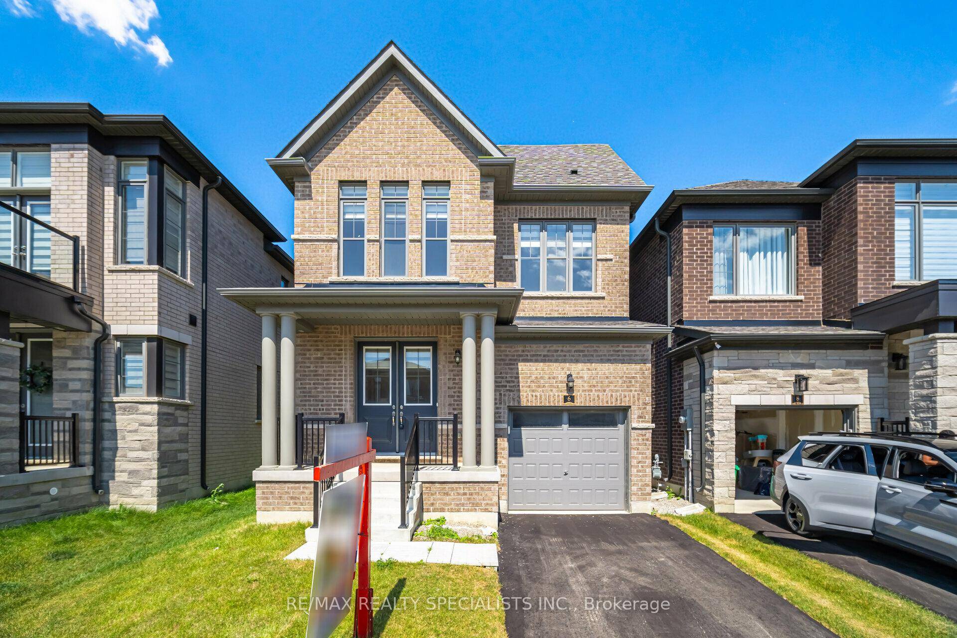 ULTIMATE LIVING WHERE STYLE MEETS CONVENIENCE !