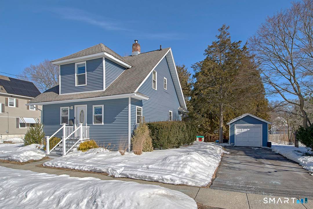 Move In Ready Beauty with Modern Style Prime Location !