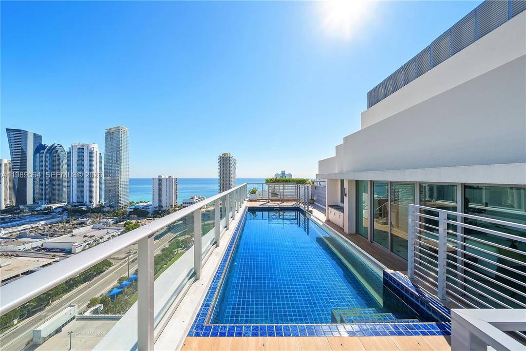 PRICED FOR IMMEDIATE SALE THE PENTHOUSE TOWER SUITE AT THE CROWN OF PARQUE TOWERS, MOMENTS FROM THE BEACH !