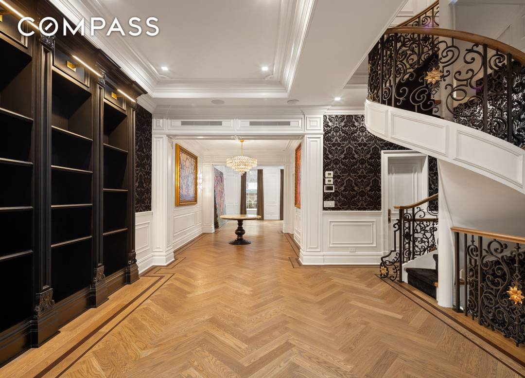 Step into this extraordinary, triple mint condition residence, located on one of the most coveted blocks between Park and Lexington Avenues.