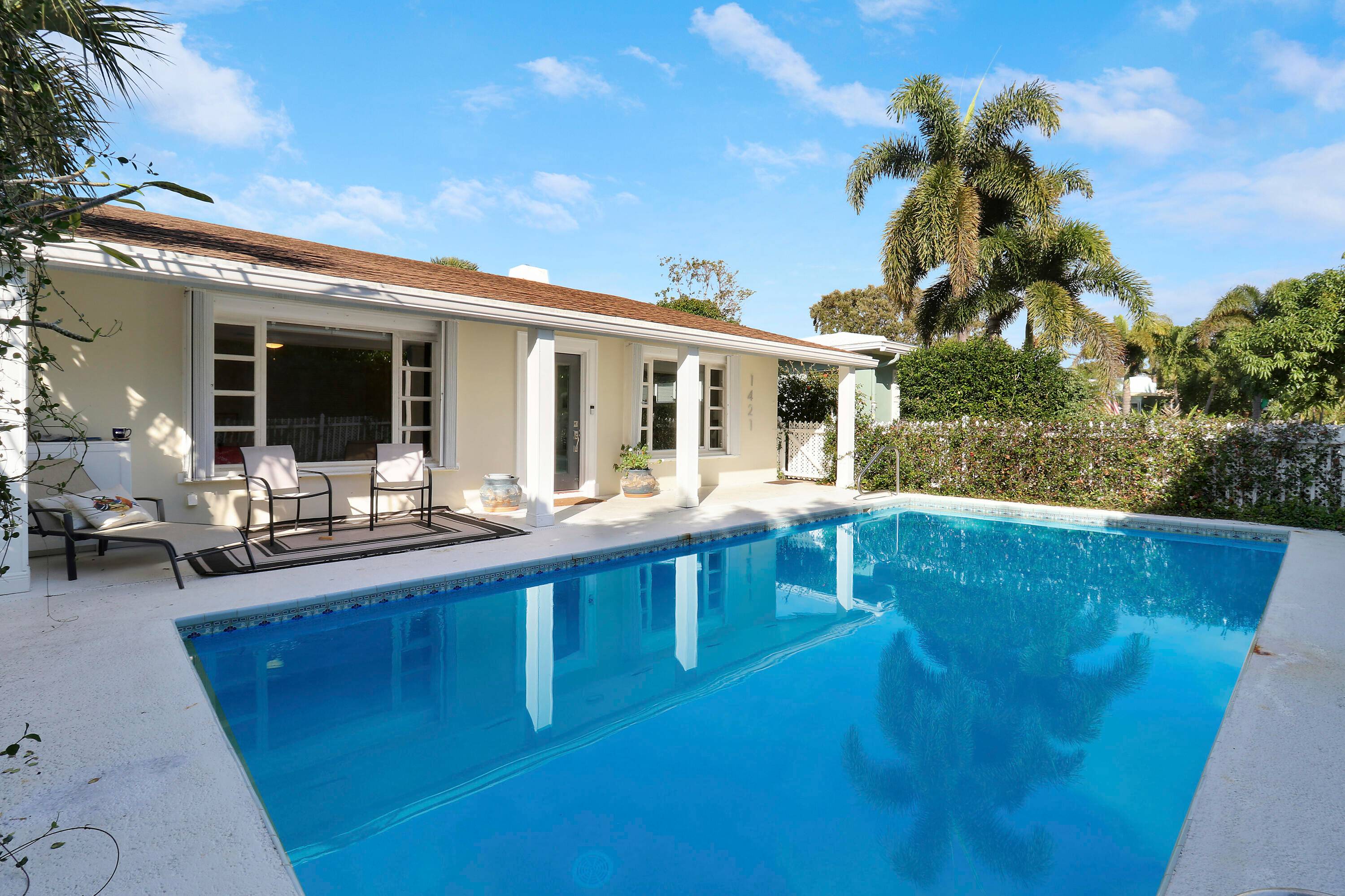 Location, location ! This home is perfectly situated just one block from the Intracoastal, minutes from beaches, 3 blocks from a park where you can launch a kayak or go ...