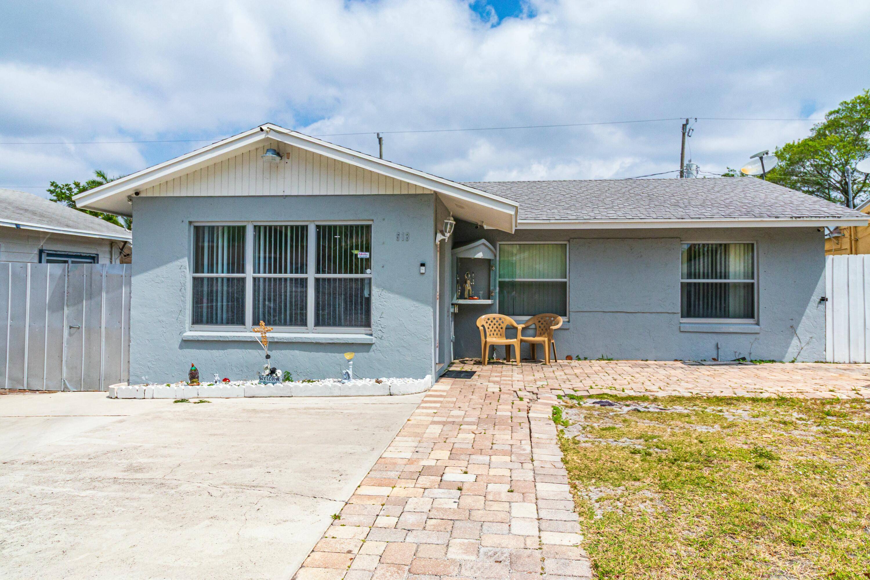 Charming Home with Attached Studio in Vibrant West Palm BeachWelcome to 513 El Vedado, a charming home featuring 3 bedrooms and 2 bathrooms, with an attached studio in the heart ...