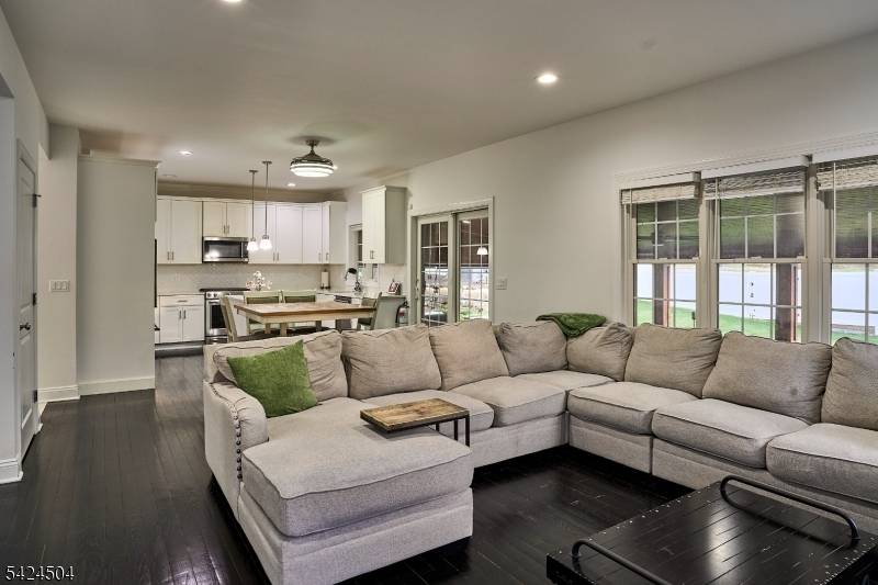 Recently built 4 bedroom, 3.