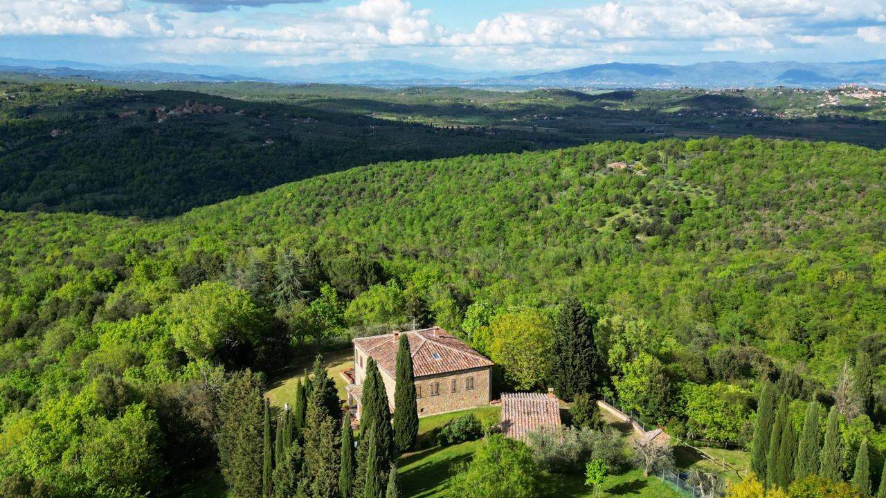 Small Tuscan hamlet for sale in the province of Siena The property provides some outbuildings and a gorgeous park