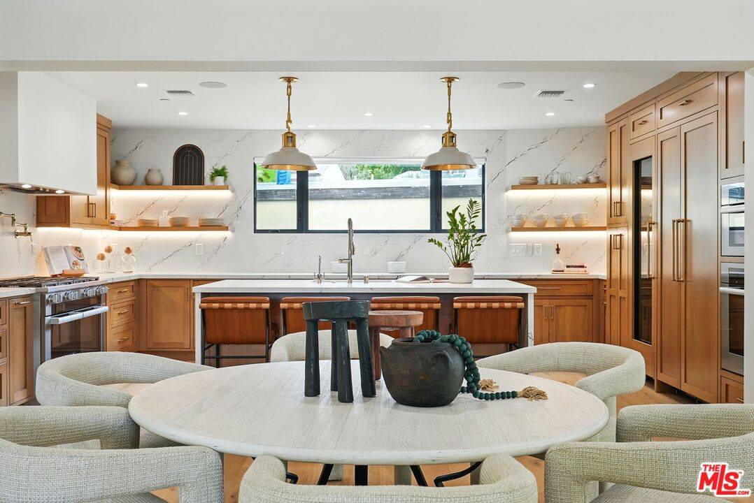 913 913 1/2 N Beverly Glen Blvd 4BR Bel Air La