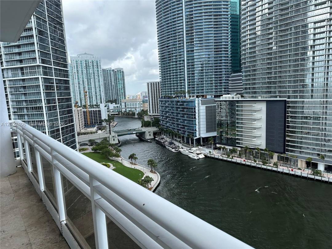Brickell Key Miami is a very unique island community centrally located in Brickell.