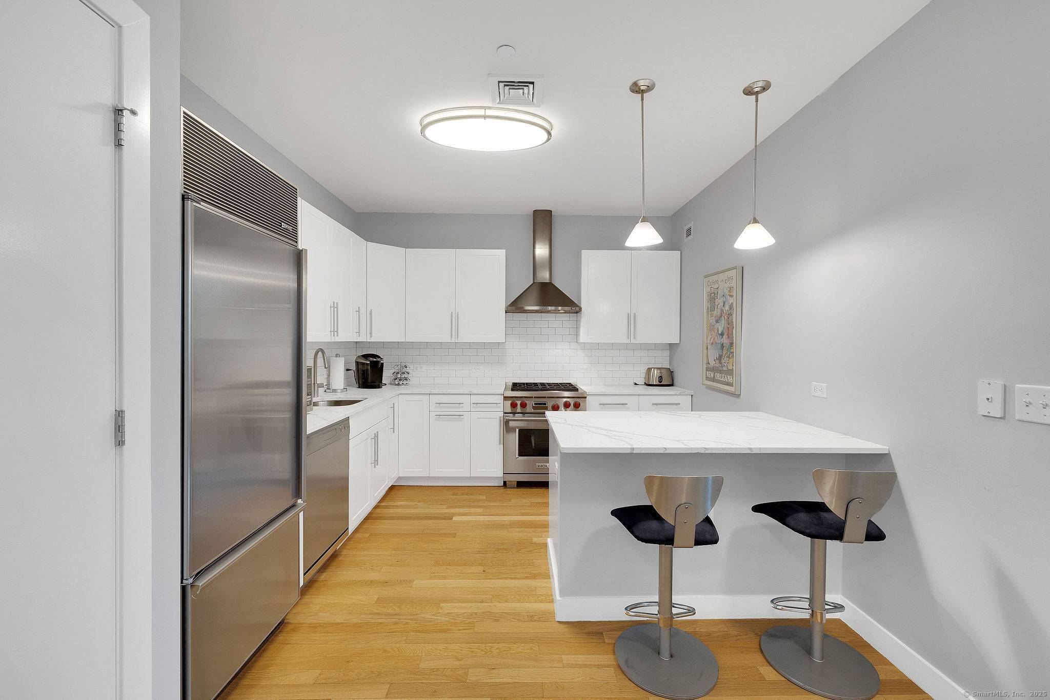 Convenience sophisticated style is what you get with this ultra chic 2 bedroom, 2 full bathroom condo located in a private concierge building downtown Stamford.
