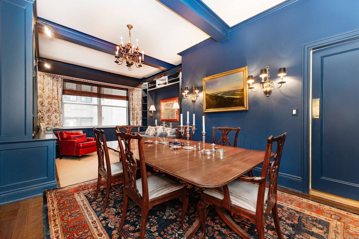 This elegant eight room home in a premier Park Avenue cooperative combines grand prewar proportions with contemporary renovations.