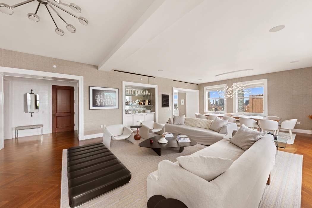 The Apartment Views, Volume, Flexible Layout Soaring high above the city within the legendary Woolworth Building the world s first skyscraper and one of NYC s most storied landmarks Residence ...