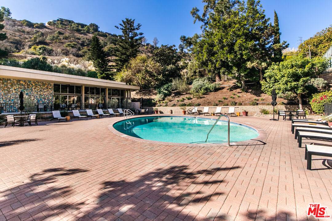 6716   Hillpark Dr 2BR Hollywood Hills East La