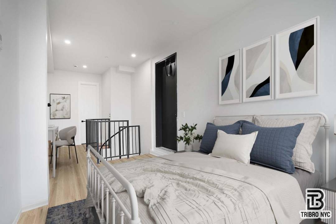 Welcome to 141 Meserole St, a spacious 1 bedroom, 2 bathroom duplex in the heart of Williamsburg.