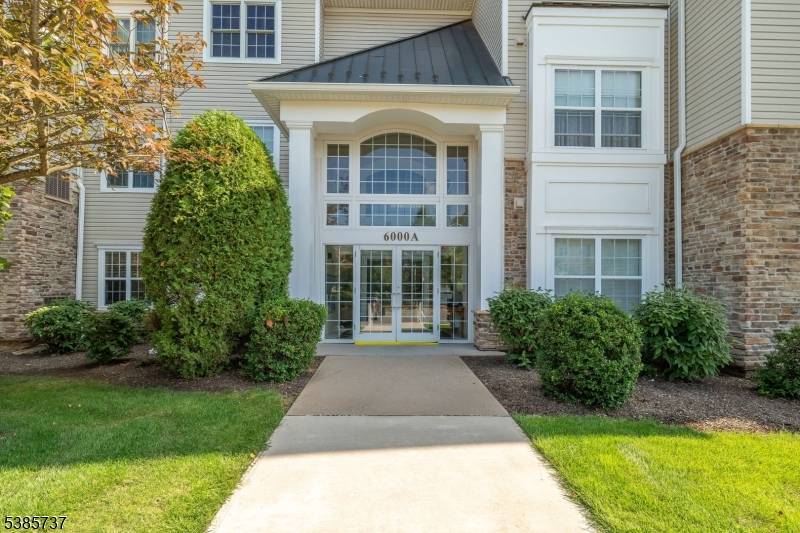 Top floor, move in ready home in the highly regarded 55 Somerset Run community !