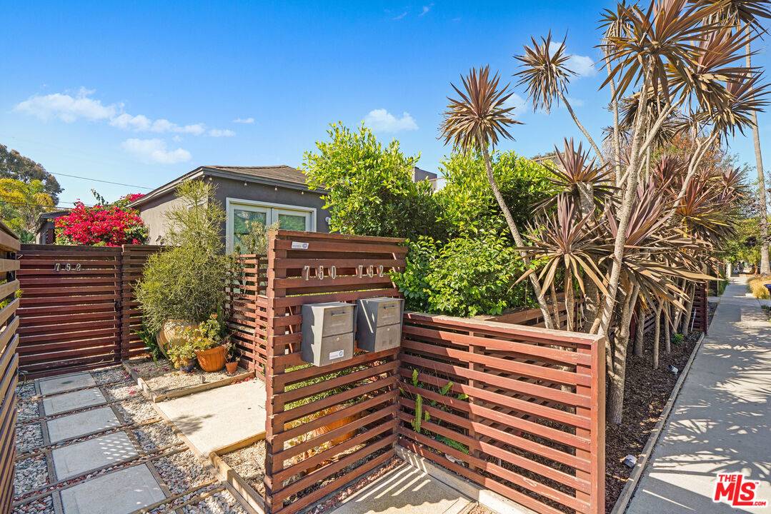 750 Vernon Ave 3BR Marina Del Rey La