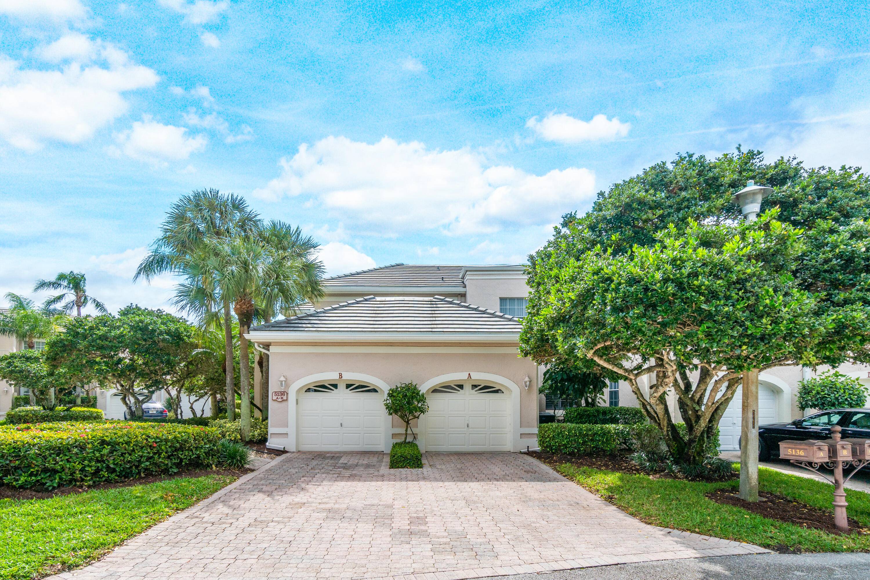 Step into this seasonal rental offering luxury living including a social and tennis pickleball membership.