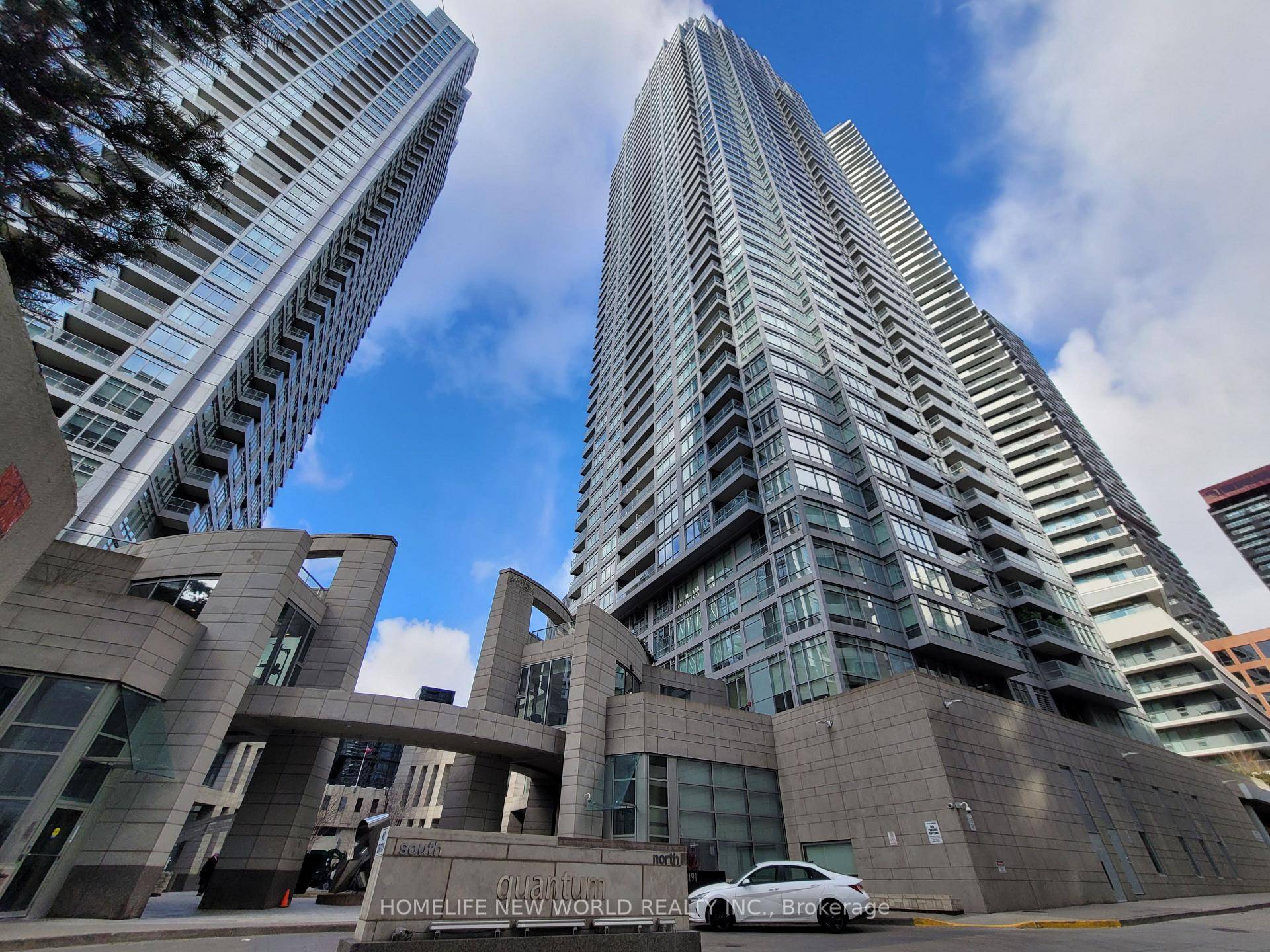 Luxury Quantum 2 North tower built by Minto in prime location !