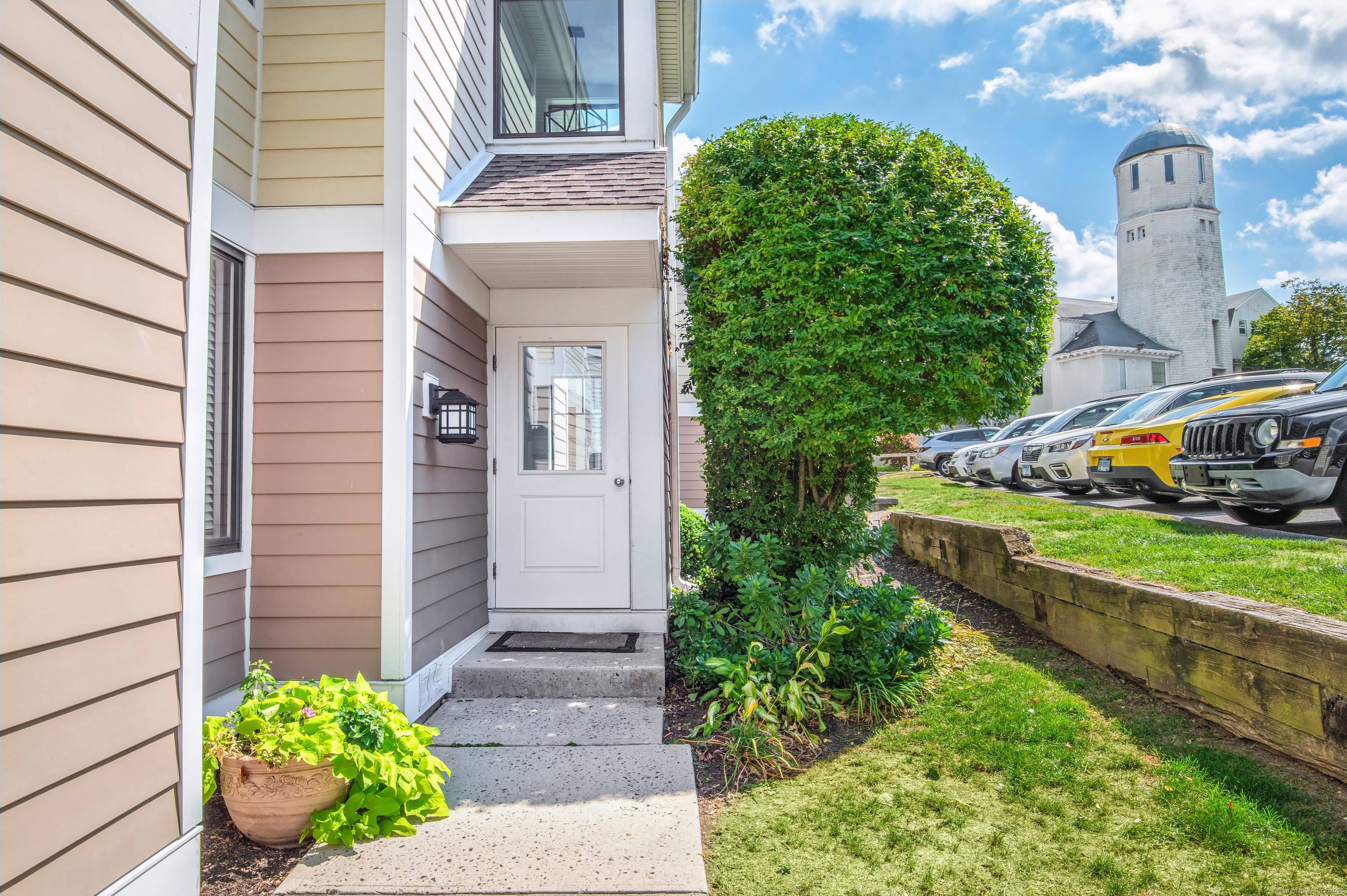Beautifully renovated 2 Bedroom, 2 Full Bath Casagmo Condominium offering nearly 1, 400 sq ft across two finished levels in the heart of vibrant downtown Ridgefield.