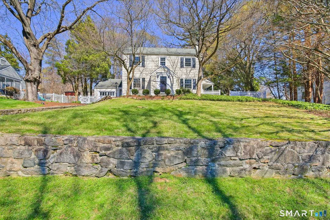 If you're looking for that perfect mix of convenience and neighborhood feel, this is it in Pepper Ridge.