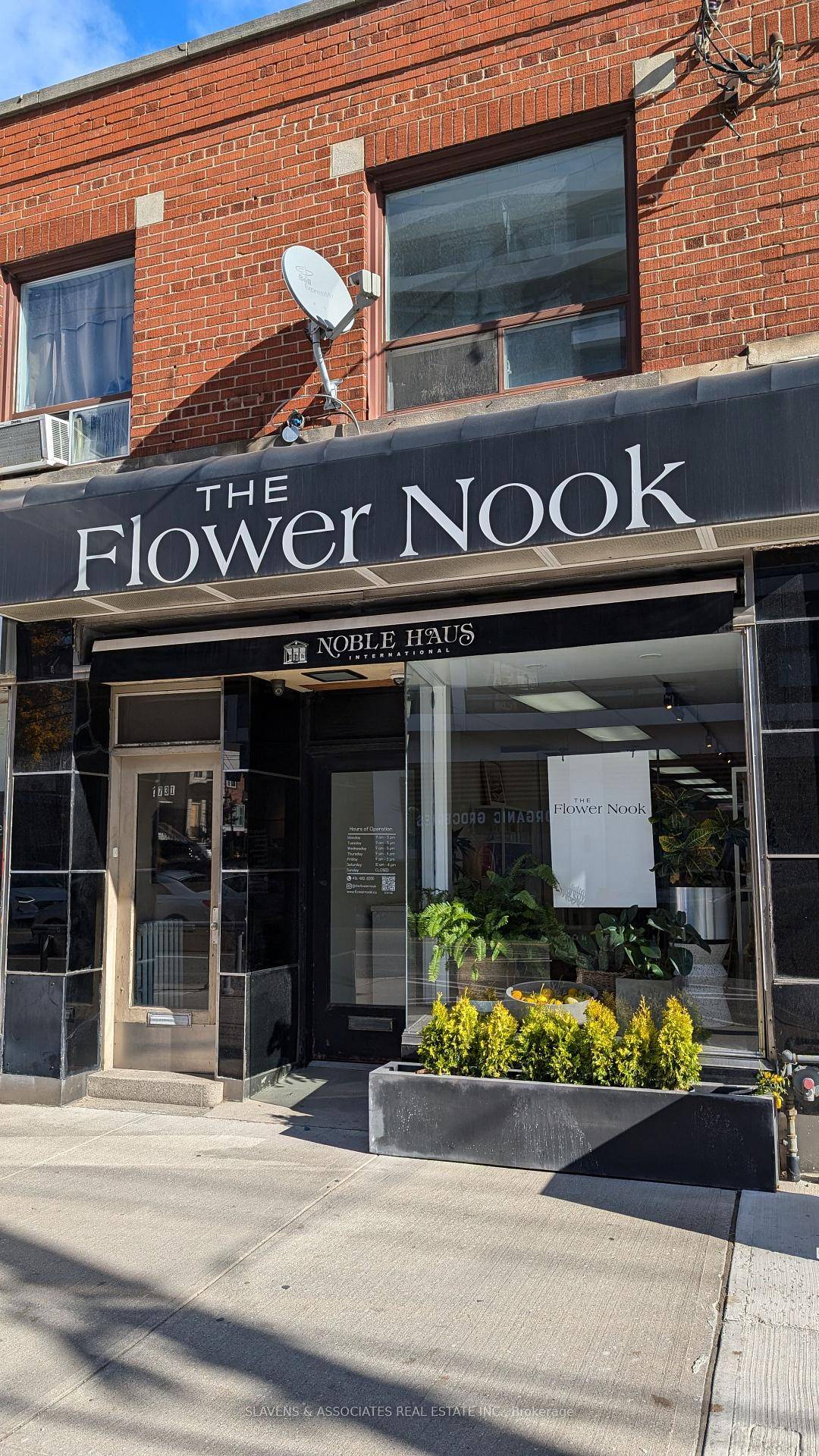 Prime Bayview Location. Ideal For Retail, Service, Professional Use.